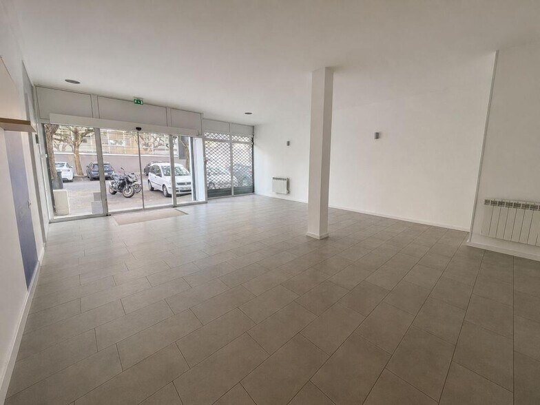 Commerce de détail dans Nantes à vendre - Photo du bâtiment - Image 2 de 5