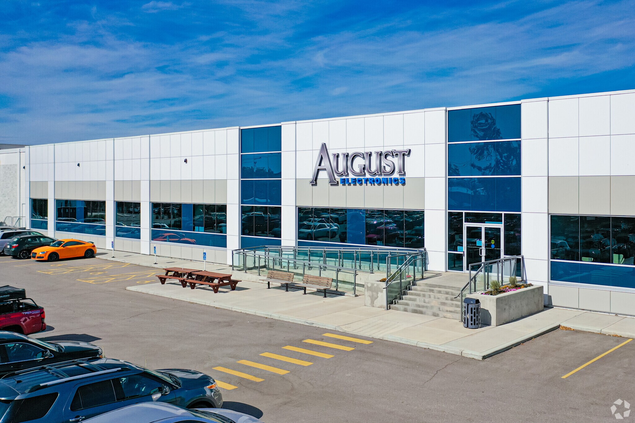 1802-1810 Centre Ave NE, Calgary, AB à vendre Photo principale- Image 1 de 1