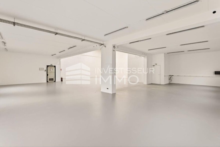 Flex in Champs Sur Marne for lease - Interior Photo - Image 2 of 12