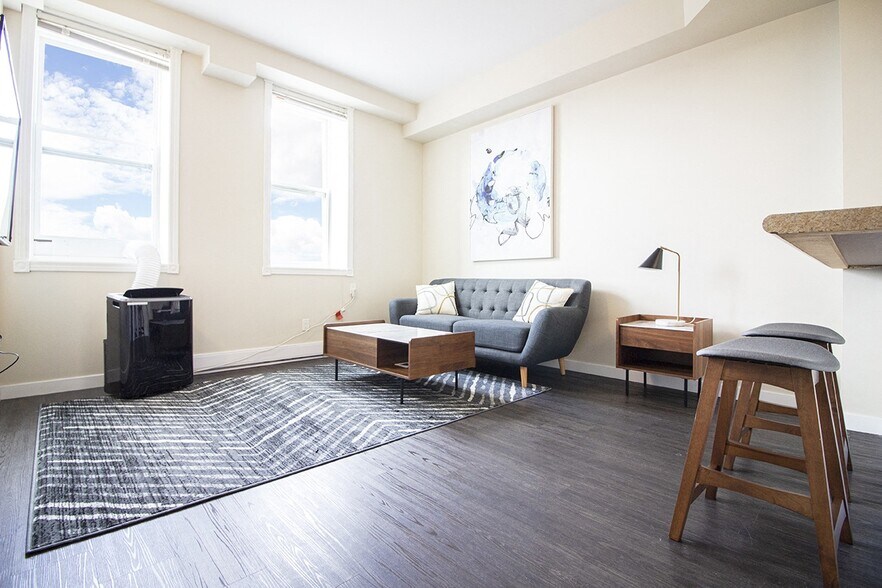 300 Taché Av, Winnipeg, MB à louer - Photo du bâtiment - Image 2 de 29