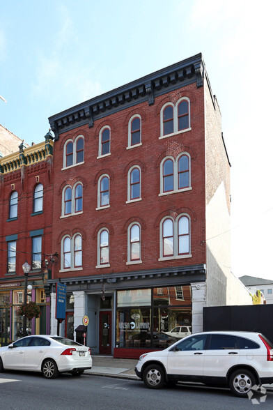 317 N Queen St, Lancaster, PA for lease - Primary Photo - Image 1 of 7