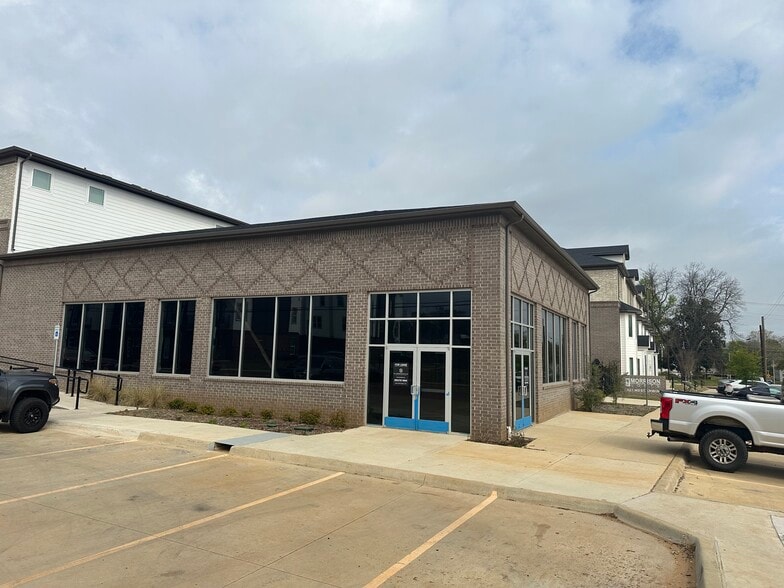 525 W Erwin St, Tyler, TX à louer - Photo du bâtiment - Image 2 de 17