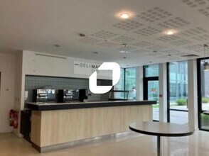 Office in Montigny-le-Bretonneux for lease Lobby- Image 2 of 2