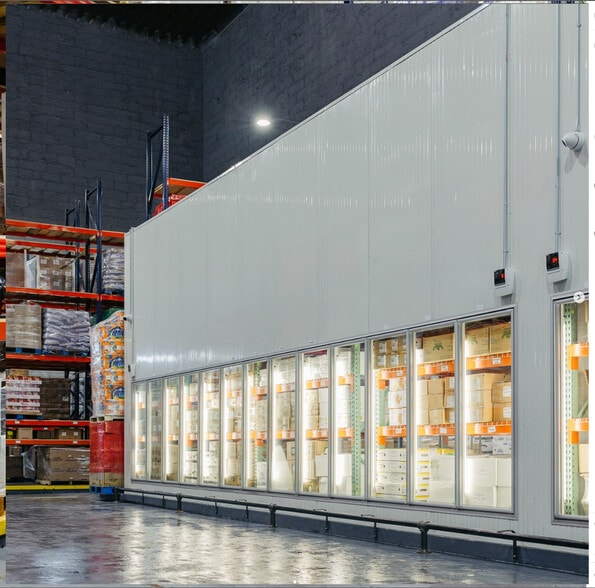 9213 183rd St, Hollis, NY for lease - Building Photo - Image 2 of 17