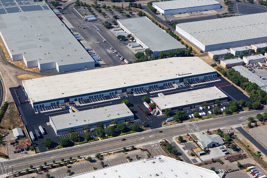 1050 E Grant Line Rd, Tracy, CA à louer - Aérien - Image 1 de 20