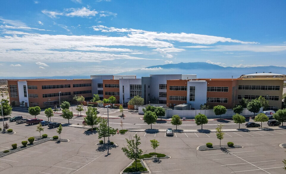 2351 HP Way NE, Rio Rancho, NM à louer - Photo du bâtiment - Image 3 de 14