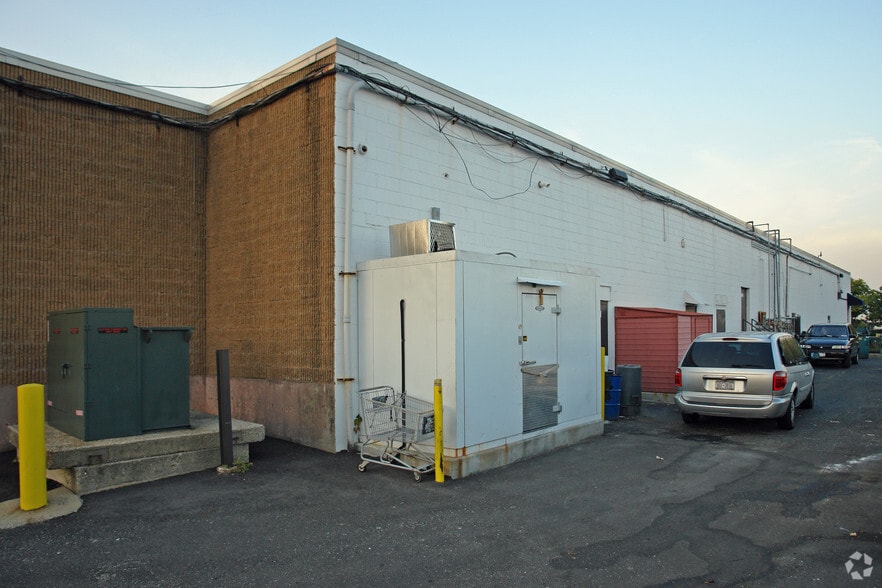222-236 W Jericho Tpke, Syosset, NY for lease - Building Photo - Image 2 of 4