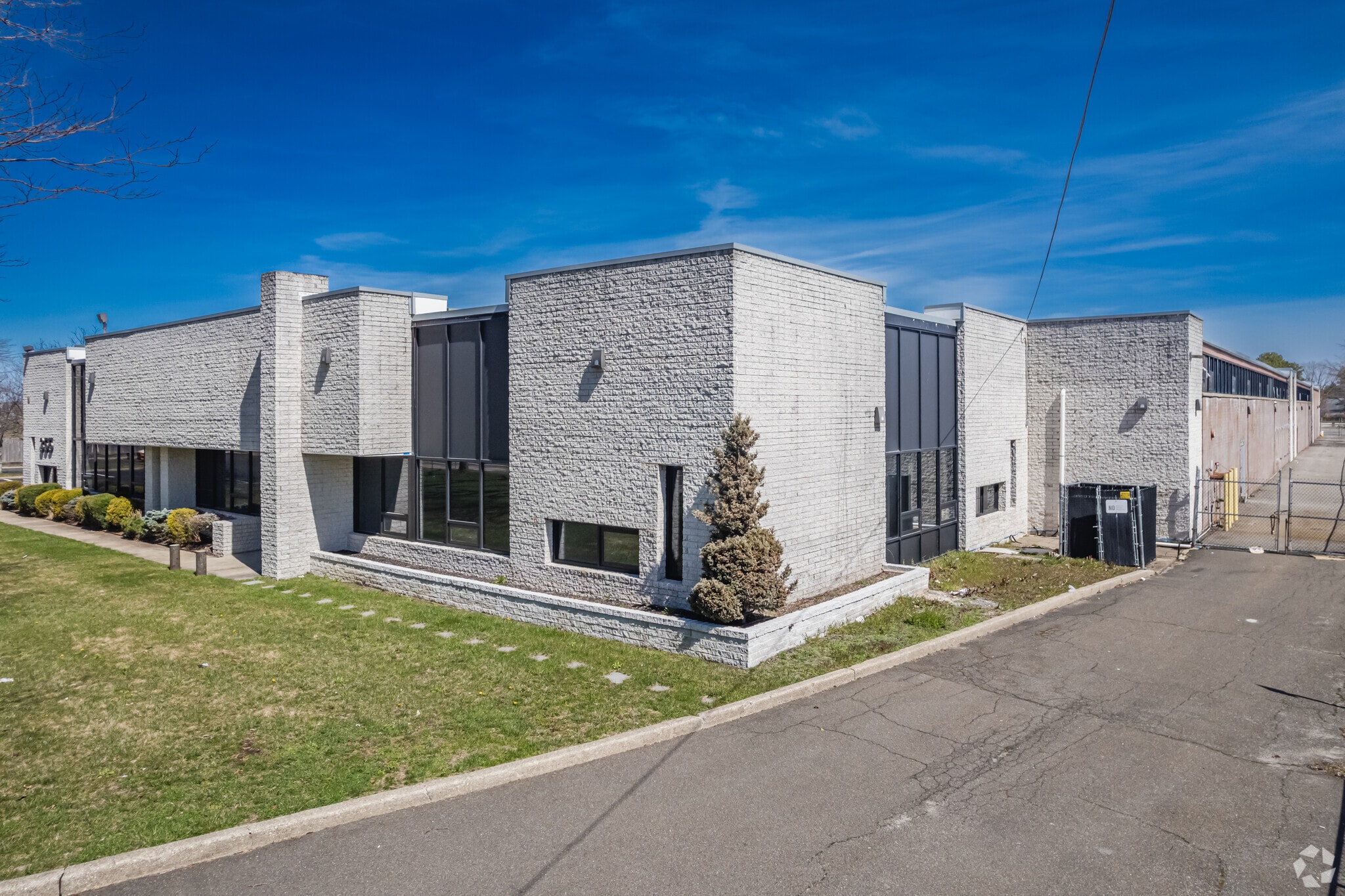 355 Crooked Hill Rd, Brentwood, NY for sale Primary Photo- Image 1 of 8
