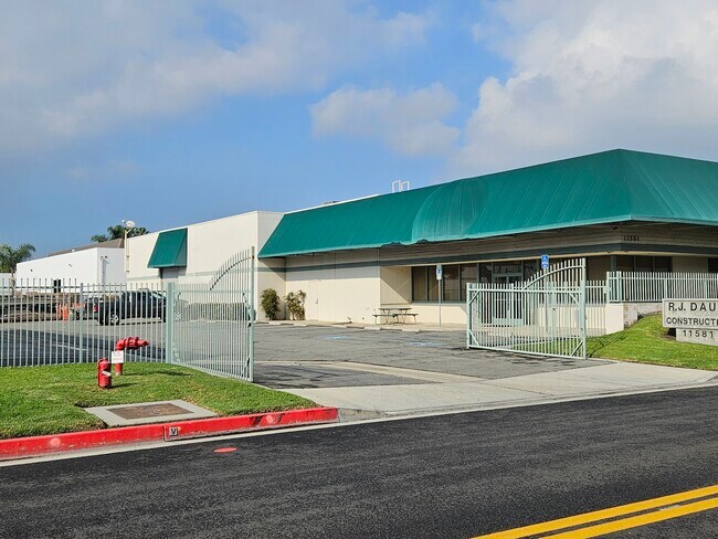 Plus de détails pour 11581 Monarch St, Garden Grove, CA - Industriel à vendre