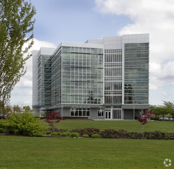 2025 NW Cornelius Pass Rd, Hillsboro, OR à louer - Photo du bâtiment - Image 3 de 14