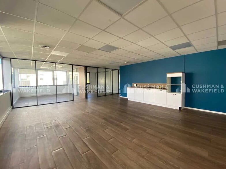 1 Rue Mahatma Gandhi, Aix-en-Provence for lease - Interior Photo - Image 3 of 5