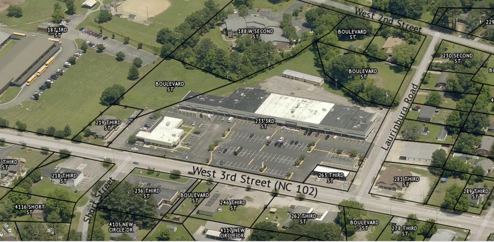 235-263 W 3rd St, Ayden, NC for lease - Building Photo - Image 2 of 6