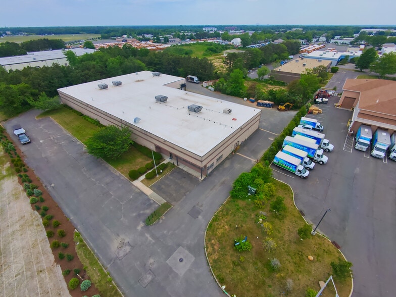 50 Haynes Ct, Ronkonkoma, NY à louer - Photo du bâtiment - Image 3 de 3