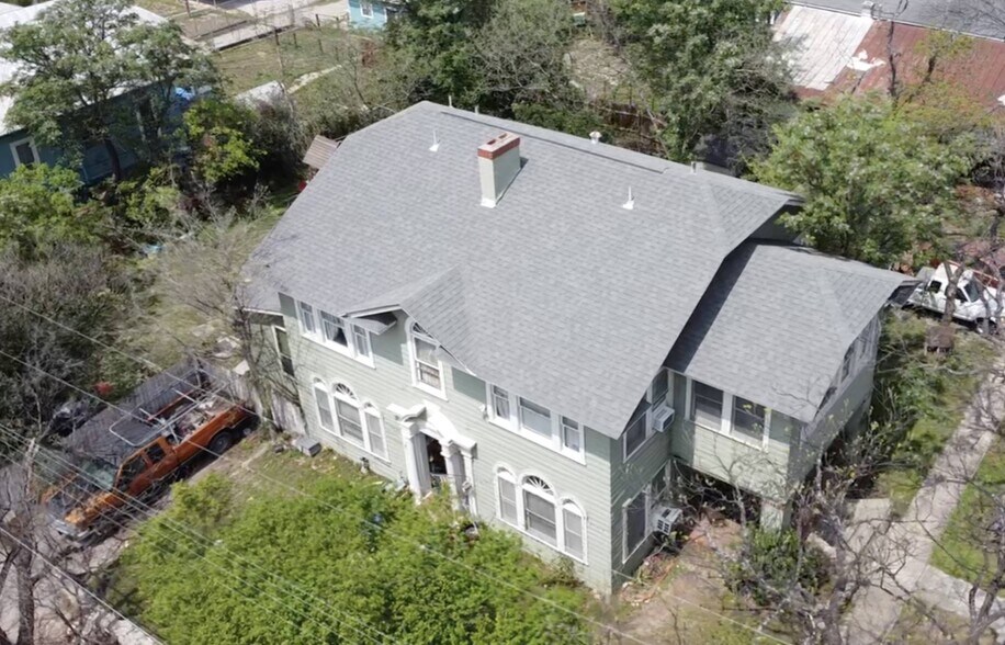 1731 N Interstate 35, San Antonio, TX à vendre - Photo du bâtiment - Image 1 de 3