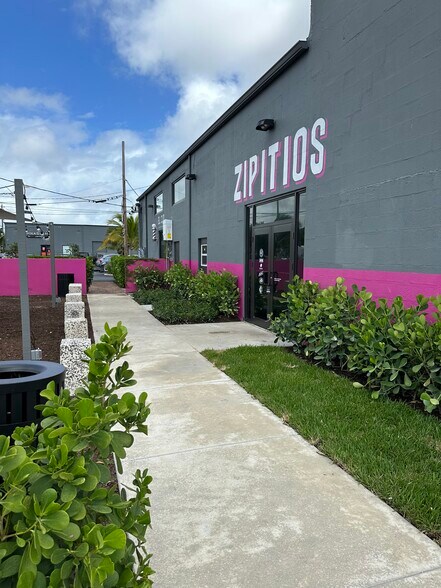 2510 Florida Ave, West Palm Beach, FL à louer - Photo du bâtiment - Image 3 de 7
