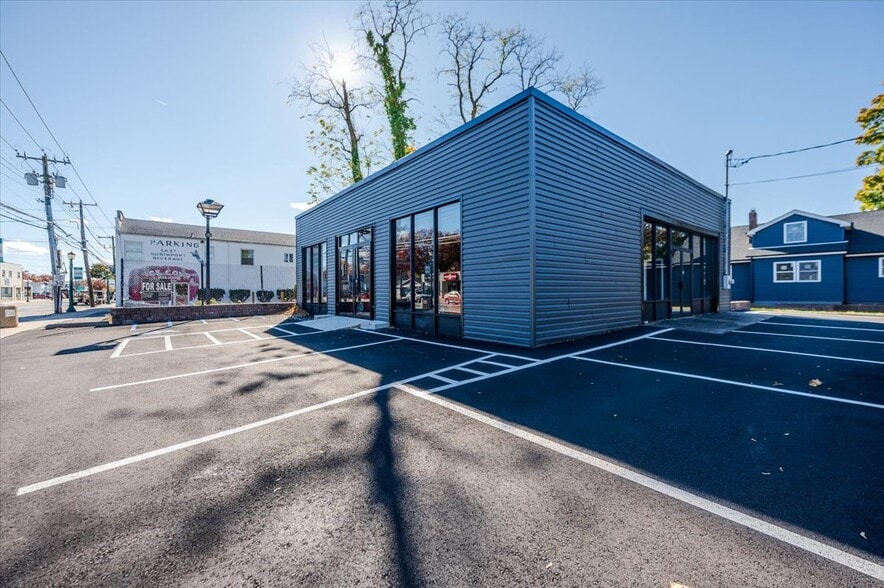 304 Larkfield Rd, East Northport, NY à vendre - Photo du bâtiment - Image 2 de 38