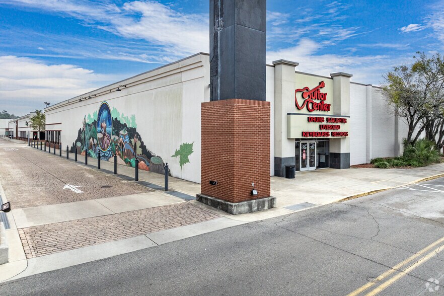 2415 N Monroe St, Tallahassee, FL à louer - Photo du bâtiment - Image 3 de 9