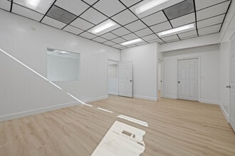 11755 Victory Blvd, North Hollywood, CA for lease Interior Photo- Image 2 of 26