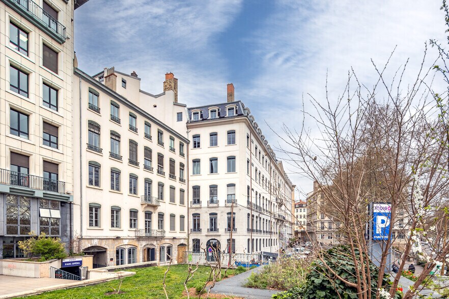 Multifamily in Lyon for sale - Building Photo - Image 3 of 4