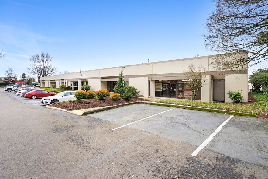 9325-9425 SW Commerce Cir, Wilsonville, OR à louer - Photo du bâtiment - Image 3 de 11