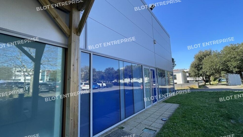 Local d'activités dans Saint Nazaire à vendre - Photo du bâtiment - Image 3 de 4