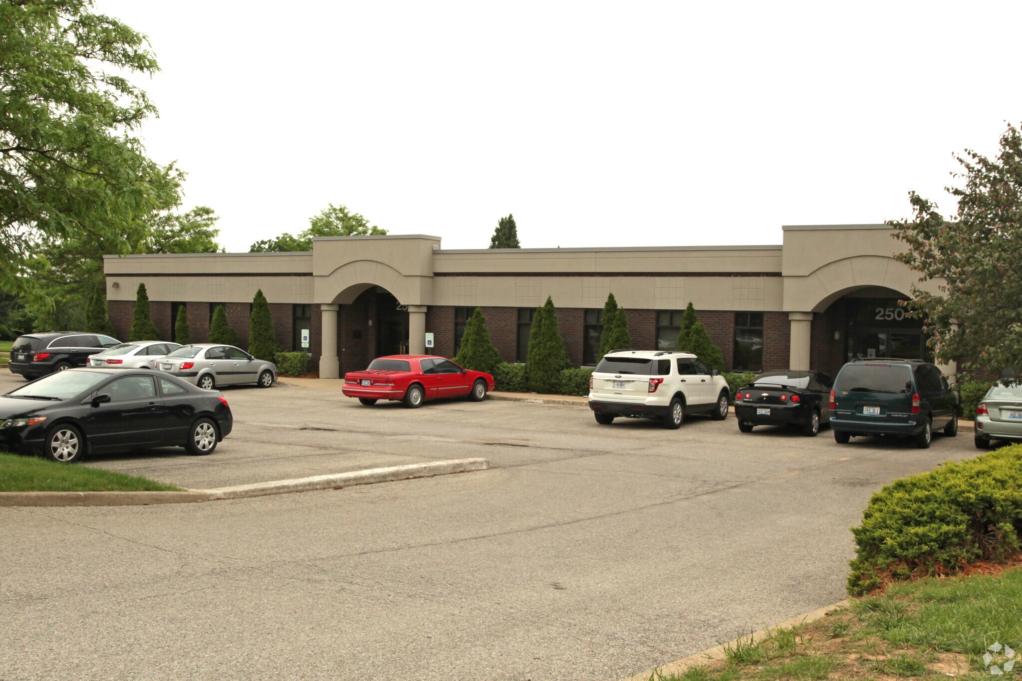 250 Whittington Pky, Louisville, KY à louer Photo principale- Image 1 de 8