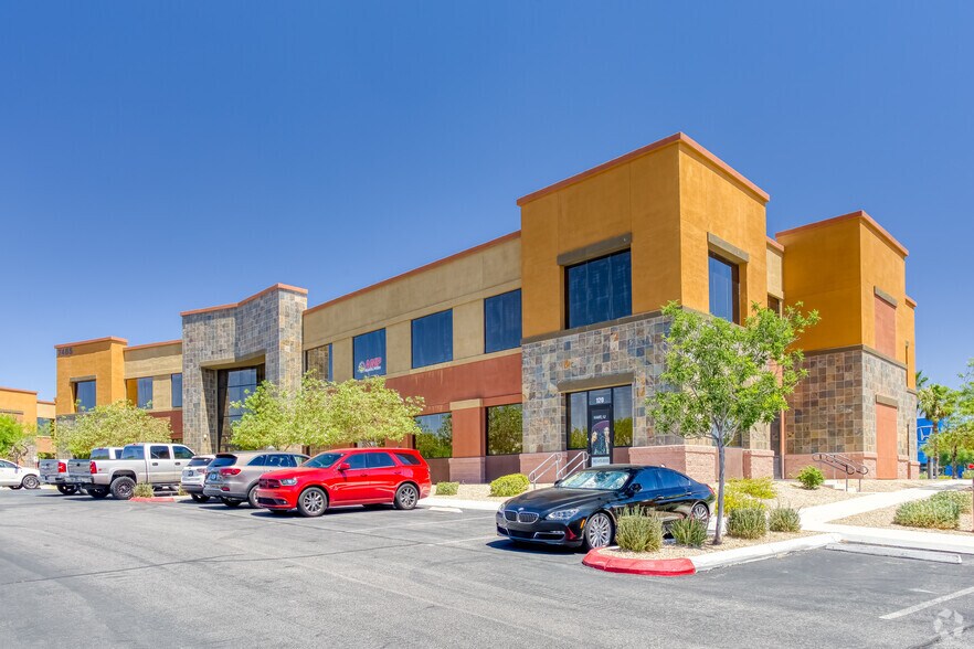 7485 W Azure Dr, Las Vegas, NV à louer - Photo du bâtiment - Image 2 de 10