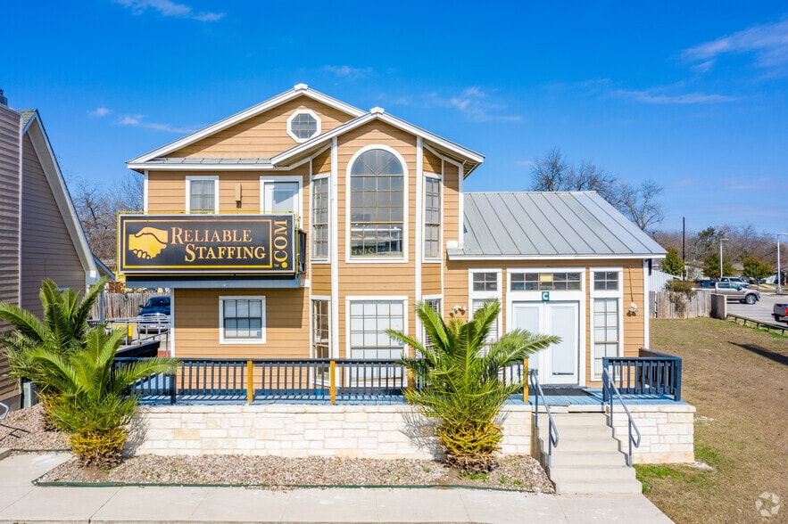 382 S Interstate 35, New Braunfels, TX à vendre - Photo du bâtiment - Image 2 de 7