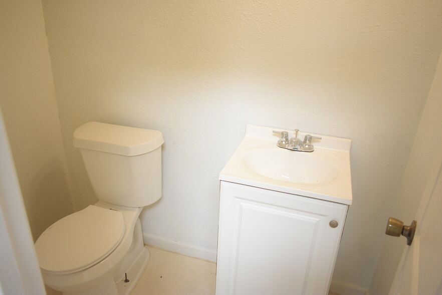 1112 Kentucky Ave, South Houston, TX for lease - Interior Photo - Image 2 of 20