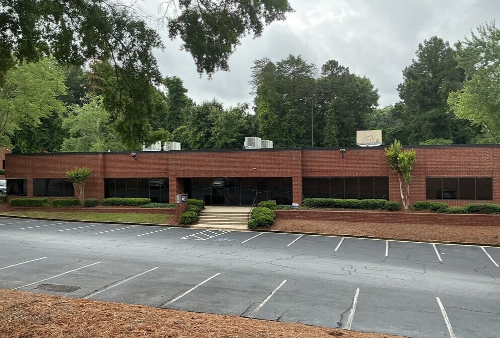 8215 Roswell Rd, Atlanta, GA for sale Building Photo- Image 1 of 10