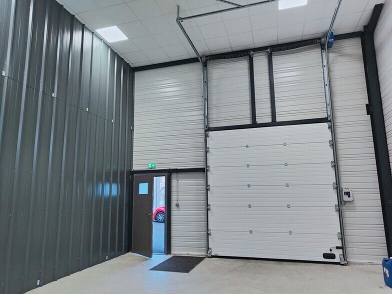 Flex in Deyme for lease - Interior Photo - Image 1 of 3