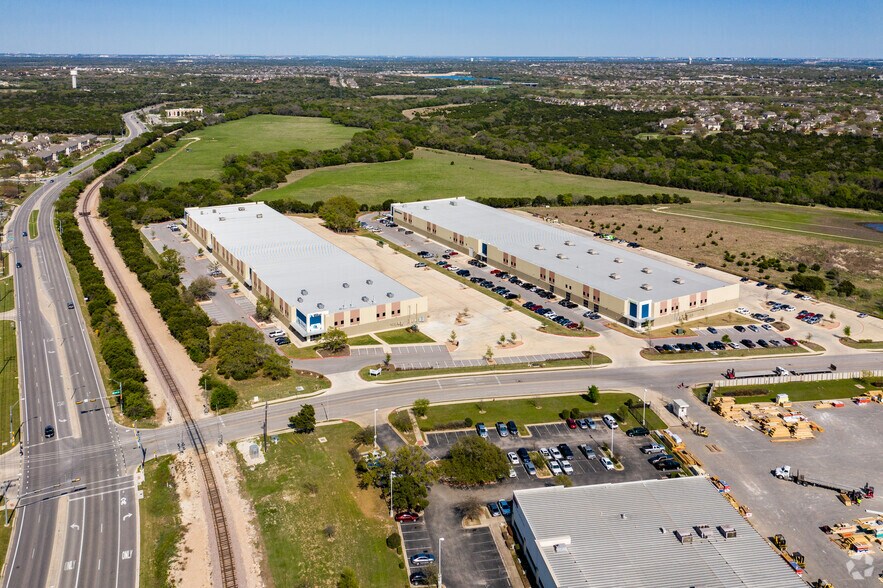 1200 BMC Dr, Cedar Park, TX à louer - Photo du bâtiment - Image 3 de 6