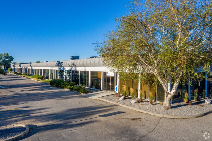 5901-5923 3rd St SE, Calgary, AB à louer - Photo du bâtiment - Image 2 de 11