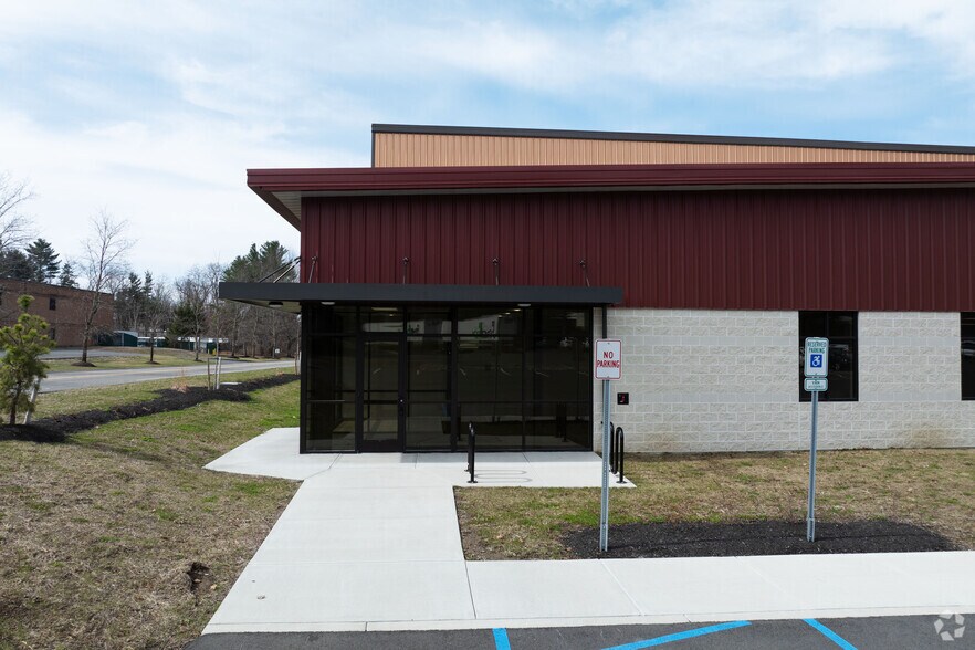 42 Corporate Circle, Albany, NY à louer - Photo du bâtiment - Image 3 de 9