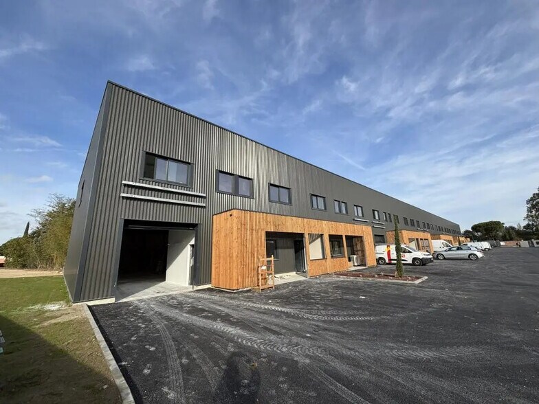 Flex in Launaguet for lease - Building Photo - Image 3 of 23