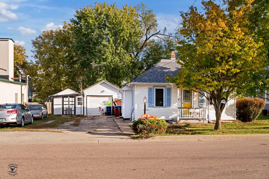 211 S Railroad St, Montgomery, IL for sale - Primary Photo - Image 1 of 1