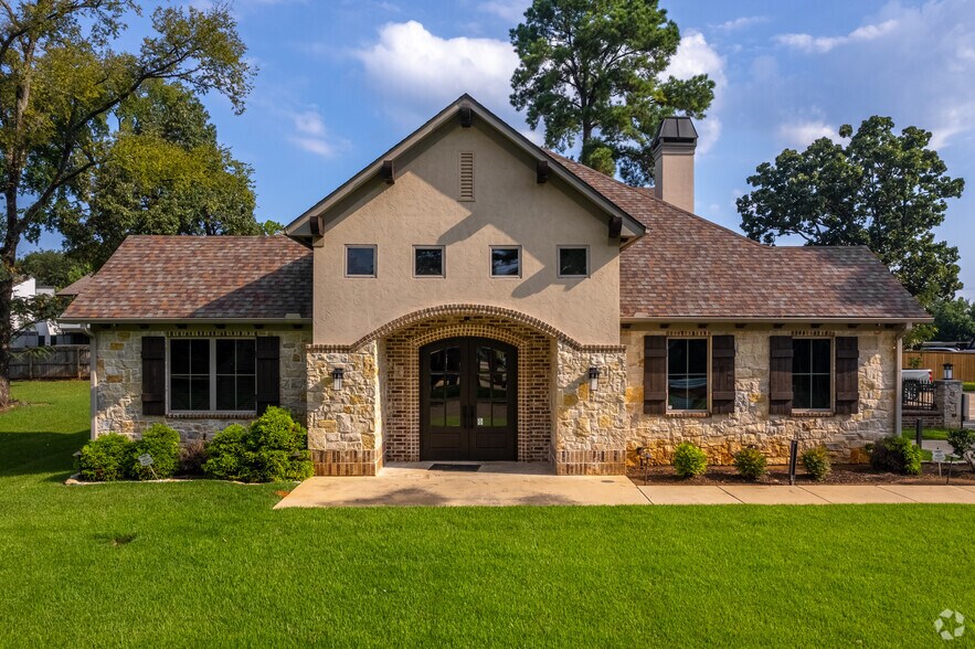 1518 Colony Cir, Longview, TX à vendre - Photo du bâtiment - Image 3 de 18