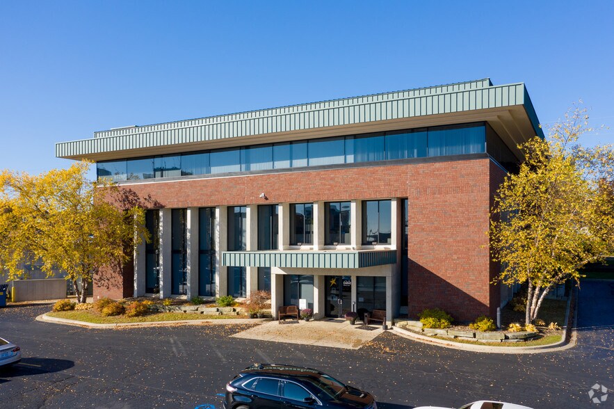 234 W Louis Glick Hwy, Jackson, MI à louer - Photo du bâtiment - Image 2 de 4