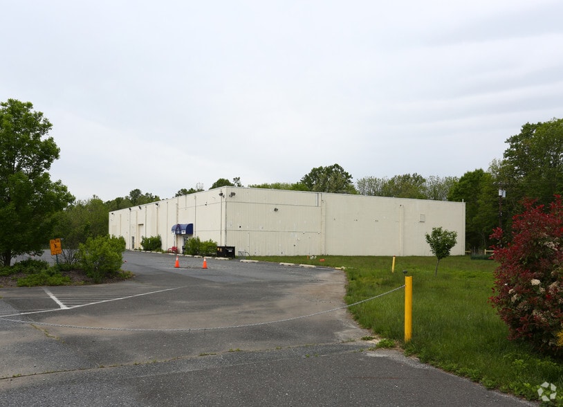 116-124 Sewell Rd portefeuille de 2 propriétés à vendre sur LoopNet.ca - Photo principale - Image 1 de 2