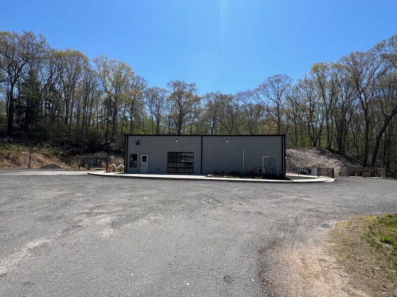 1528 Route 12, Gales Ferry, CT à vendre - Photo du bâtiment - Image 3 de 10