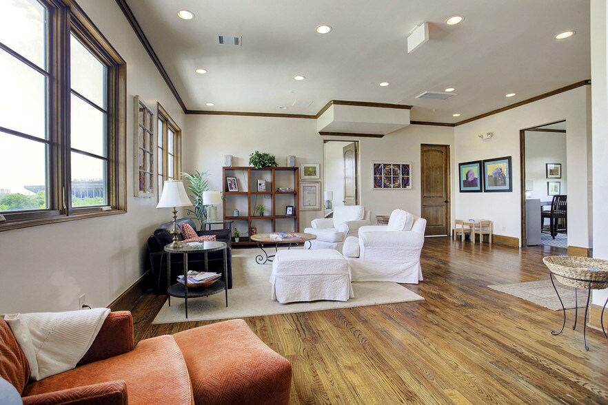 2339 University Blvd, Houston, TX à vendre - Photo intérieure - Image 3 de 17