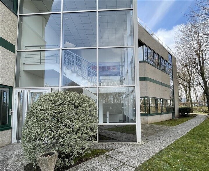 Office in Villepinte for lease - Building Photo - Image 1 of 8