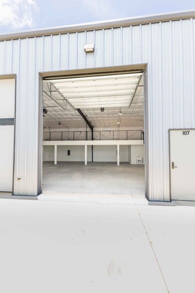 11089 N US Highway 301, Oxford, FL for lease - Building Photo - Image 2 of 28