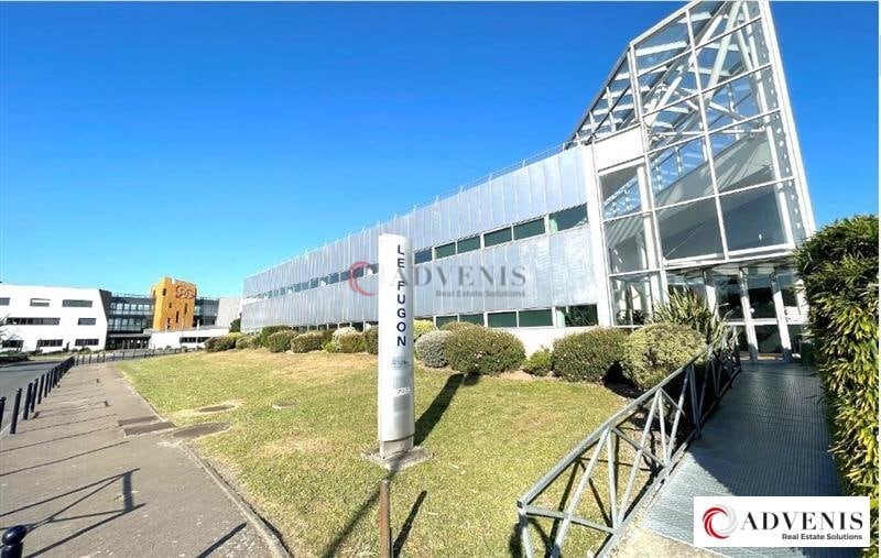 Office in Bordeaux for lease - Building Photo - Image 1 of 12
