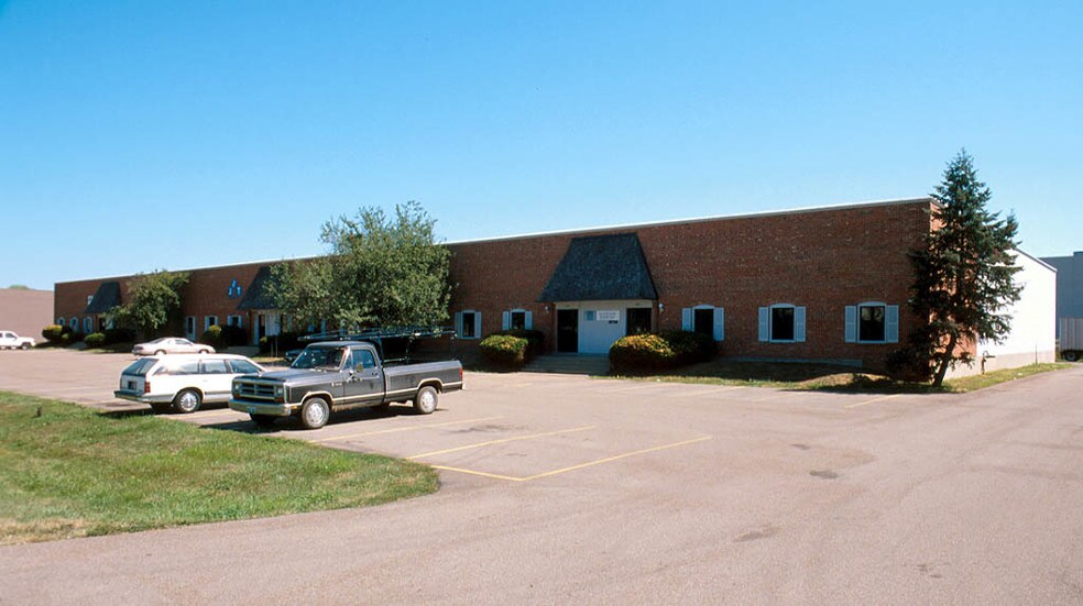 1730 Fenpark Dr, Fenton, MO à louer - Photo du bâtiment - Image 2 de 9