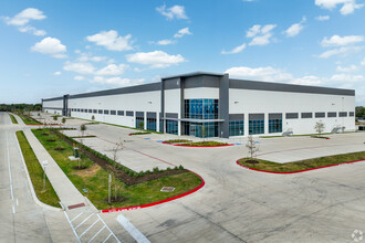 194 Commerce Center Dr, Buda, TX for lease Building Photo- Image 2 of 2