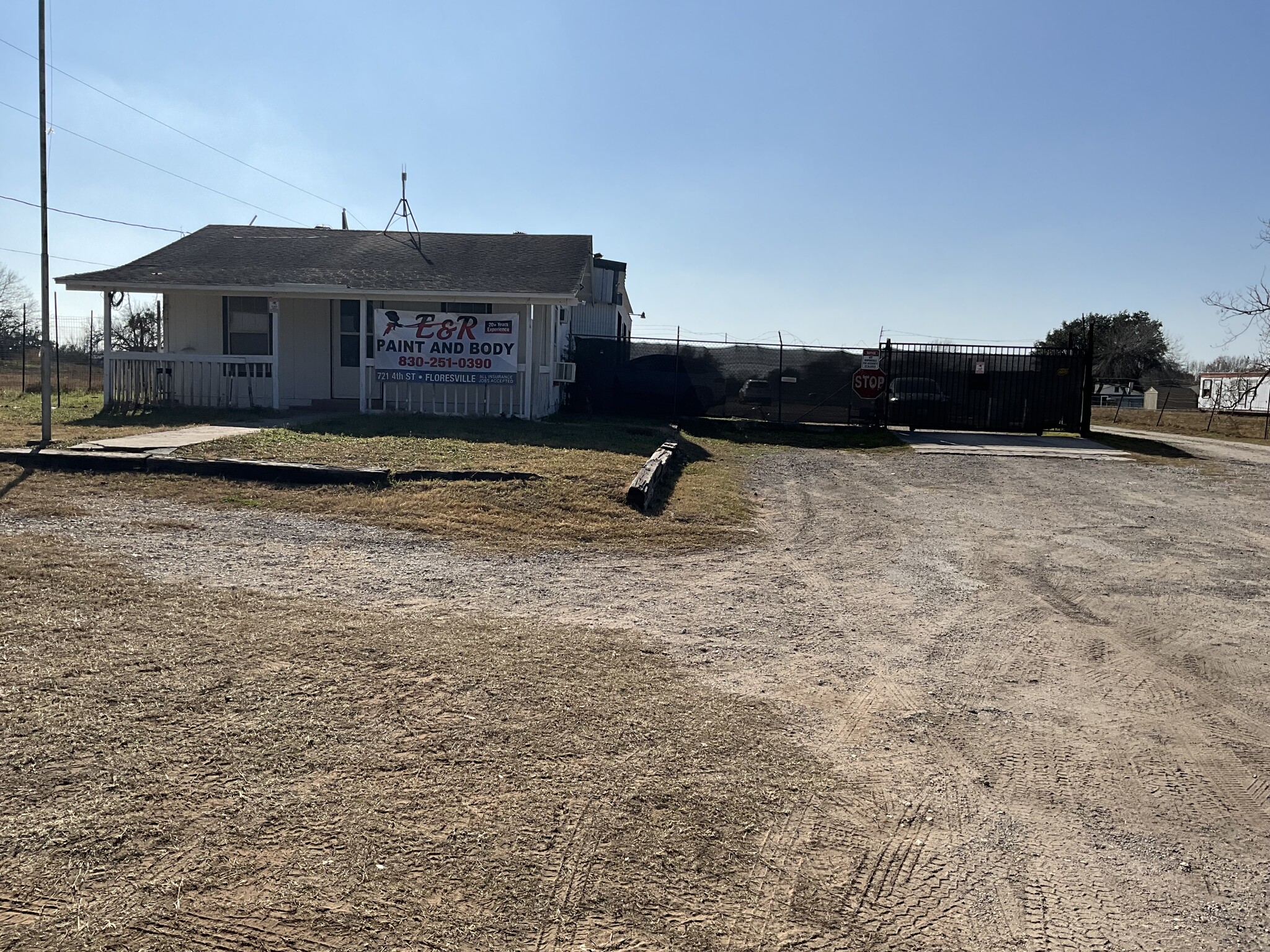 721 4th St, Floresville, TX for sale Primary Photo- Image 1 of 1