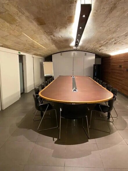 Flex in Bordeaux for lease - Interior Photo - Image 1 of 4