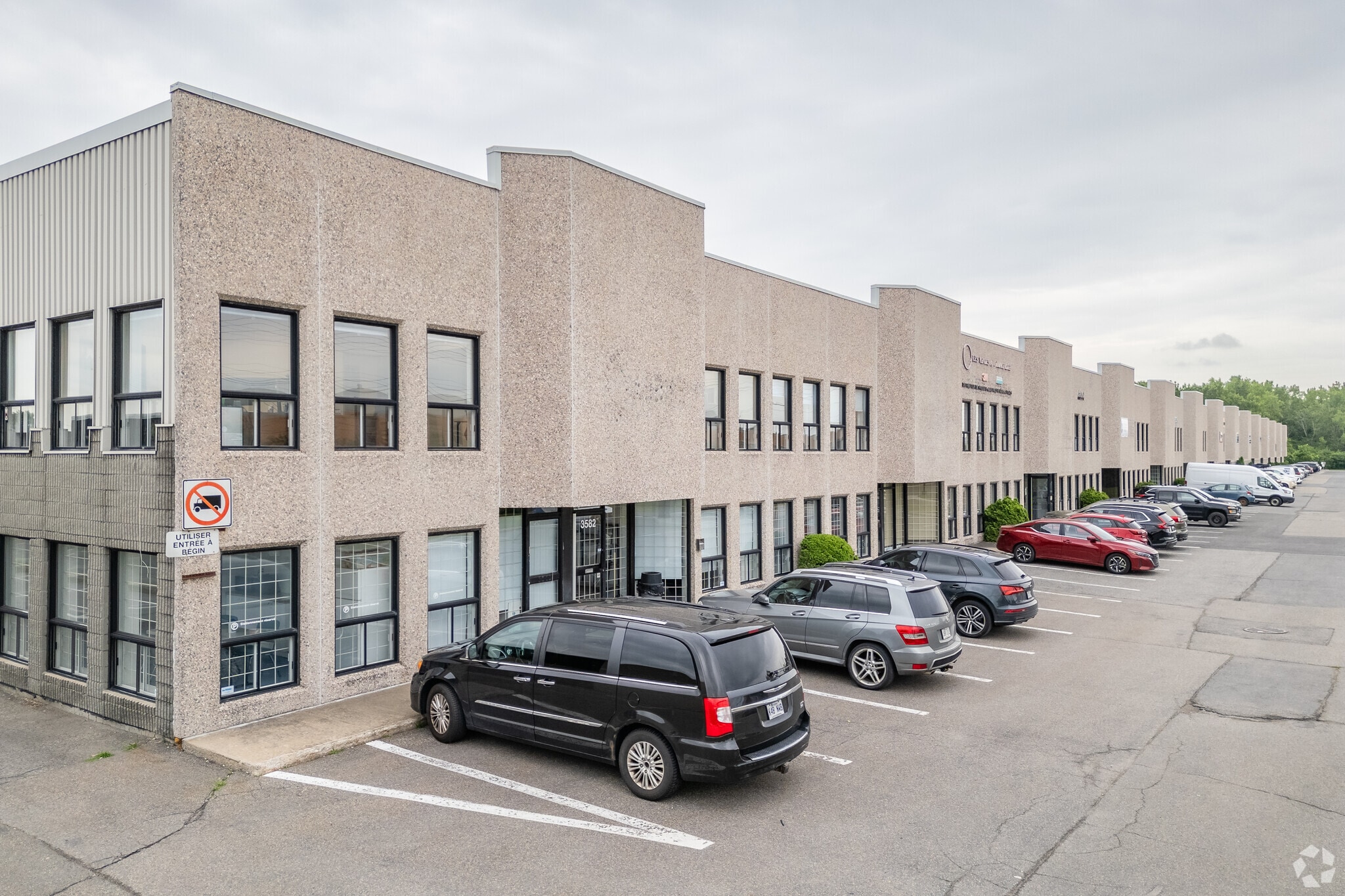 3580-3680 Boul Poirier, Montréal, QC for lease Primary Photo- Image 1 of 6
