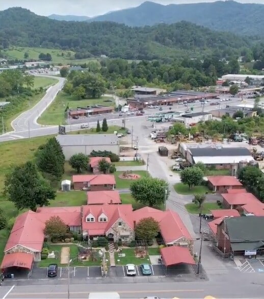290 N Main St, Robbinsville, NC for sale - Building Photo - Image 2 of 34